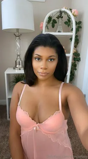 Elleseefree OnlyFans Leaked Free Thumbnail Picture - #ZJD2XmJdYy