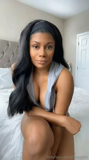 Elleseefree OnlyFans Leaked Free Thumbnail Picture - #gibP7145P2