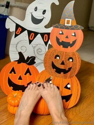 Ellesfeet8 OnlyFans Leaked Free Thumbnail Picture - #643Tq70bru