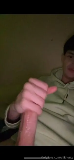 Elliblunts OnlyFans Leaked Free Thumbnail Picture - #1U4w6afu39