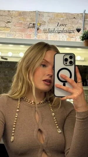 Ellie Bamber OnlyFans Leaked Free Thumbnail Picture - #7SzOy6iEIY