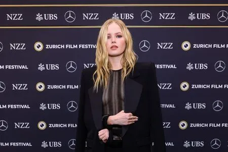 Ellie Bamber OnlyFans Leaked Free Thumbnail Picture - #ax3n8ZjToZ