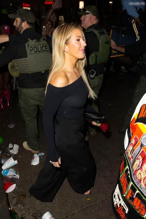 Ellie Goulding OnlyFans Leaked Free Thumbnail Picture - #p3PxLebxH1
