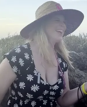 Ellie In Space OnlyFans Leaked Free Thumbnail Picture - #bMyofCGPJ0