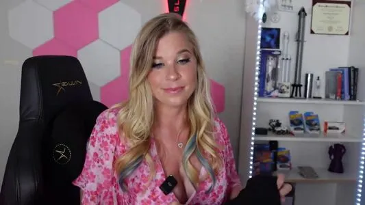 Ellie In Space OnlyFans Leaked Free Thumbnail Picture - #c5aNmwhvWt