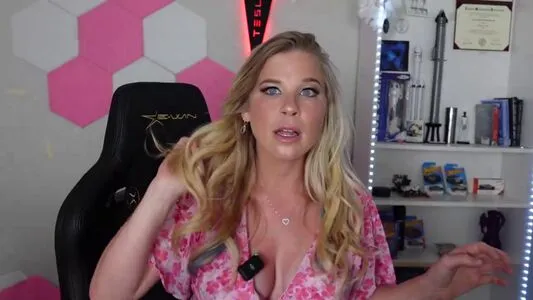 Ellie In Space OnlyFans Leaked Free Thumbnail Picture - #ntwzr9M4F7