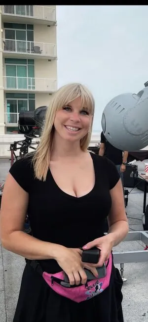 Ellie In Space OnlyFans Leaked Free Thumbnail Picture - #p5w6S4rFs9