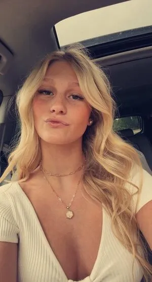 Ellie Lienemann OnlyFans Leaked Free Thumbnail Picture - #v4fnrBr1f1