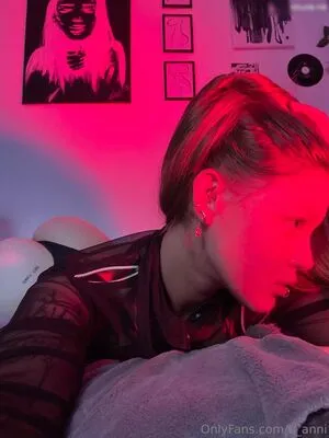 Elliecutiee B Anni OnlyFans Leaked Free Thumbnail Picture - #OuIpSTbN64