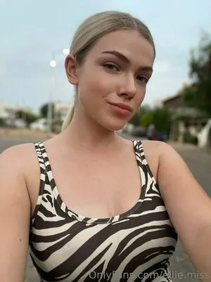 Elliemiss OnlyFans Leaked Free Thumbnail Picture - #gif0mjk3rb
