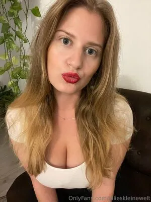 Ellieskleinewelt OnlyFans Leaked Free Thumbnail Picture - #ModopQ1Lat