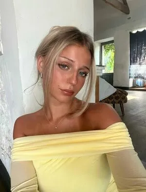 Ellyy Ann OnlyFans Leaked Free Thumbnail Picture - #AyJPh5rR04