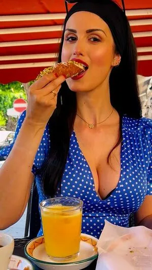Elsaoesinger OnlyFans Leaked Free Thumbnail Picture - #FIgT6yCQ5w
