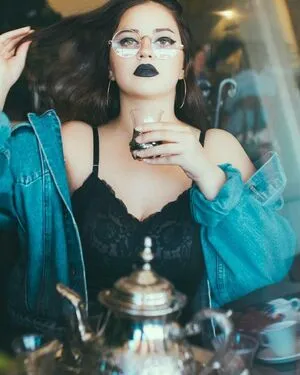 Emalia Genie Safia OnlyFans Leaked Free Thumbnail Picture - #ssvdwFyv5I