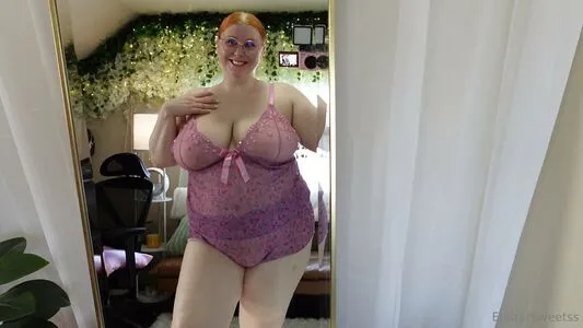 Embersweetss OnlyFans Leaked Free Thumbnail Picture - #MoEpOH649K