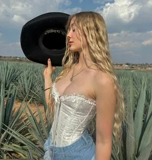 Emegeee OnlyFans Leaked Free Thumbnail Picture - #TQY6izcyyg