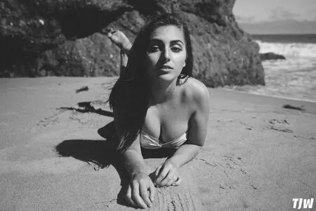Emelia Hartford OnlyFans Leaked Free Thumbnail Picture - #p1xJ8B9j0v
