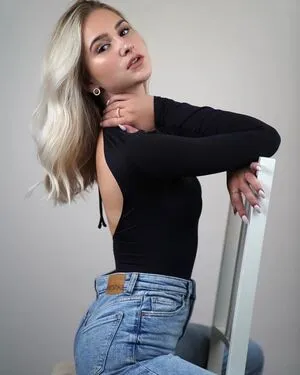 Emelyhoermedinger OnlyFans Leaked Free Thumbnail Picture - #lr5P3SuuEp