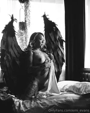 Emi Evans OnlyFans Leaked Free Thumbnail Picture - #9sUQ8YvsL4