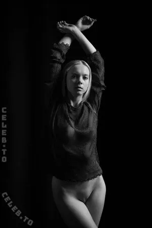 Emi Im Wunderland OnlyFans Leaked Free Thumbnail Picture - #34FC1IuL0m