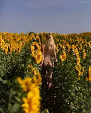 Emi Im Wunderland OnlyFans Leaked Free Thumbnail Picture - #6cJlkfGrdF