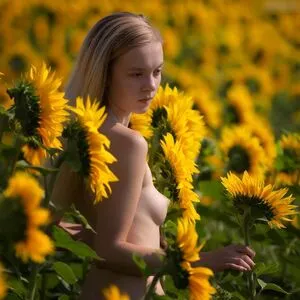 Emi Im Wunderland OnlyFans Leaked Free Thumbnail Picture - #grEu3Yvgyu