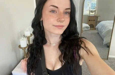 Emileesilvey OnlyFans Leaked Free Thumbnail Picture - #7B879SpdOo