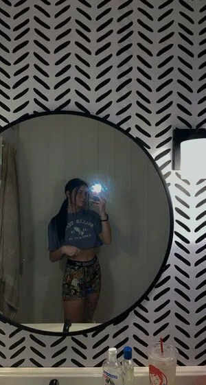 Emileesilvey OnlyFans Leaked Free Thumbnail Picture - #GlrkM1ca4l