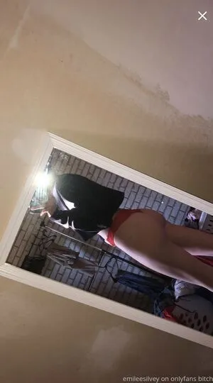 Emileesilvey OnlyFans Leaked Free Thumbnail Picture - #OZyg83ZEny