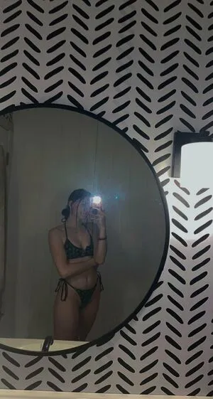 Emileesilvey OnlyFans Leaked Free Thumbnail Picture - #Pi279OLcG2