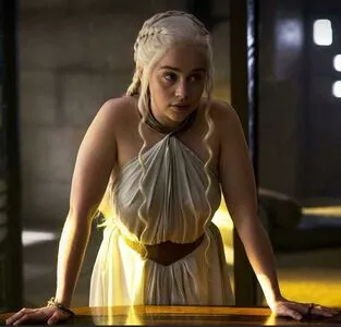 Emilia Clarke OnlyFans Leaked Free Thumbnail Picture - #Tr1TH5d9n8
