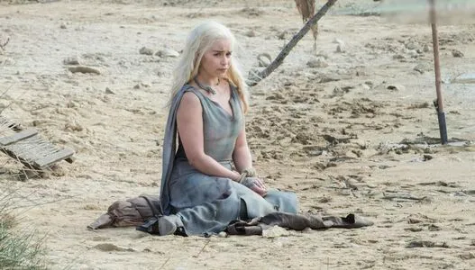 Emilia Clarke OnlyFans Leaked Free Thumbnail Picture - #kl098WDt22