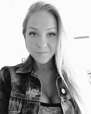 Emilia Linden OnlyFans Leaked Free Thumbnail Picture - #13G94S2PnS