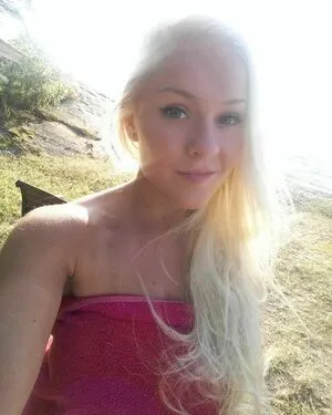 Emilia Linden OnlyFans Leaked Free Thumbnail Picture - #1M8gzWDWLn