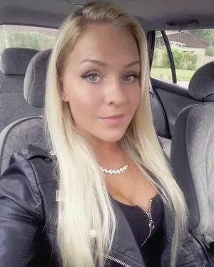 Emilia Linden OnlyFans Leaked Free Thumbnail Picture - #fpMHYEibab