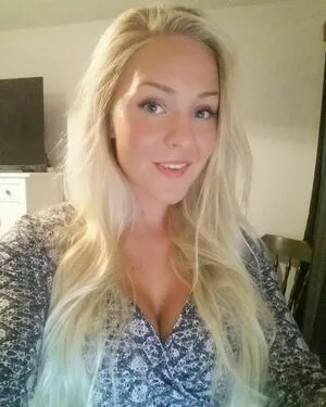 Emilia Linden OnlyFans Leaked Free Thumbnail Picture - #hsWDzUFATL