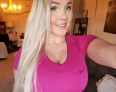 Emilia Linden OnlyFans Leaked Free Thumbnail Picture - #vS68HfSe9A