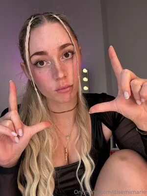 Emilia Marie OnlyFans Leaked Free Thumbnail Picture - #KoLaMokSNv