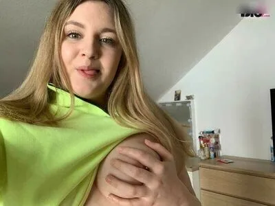 Emilia2005 OnlyFans Leaked Free Thumbnail Picture - #xPq2r6ataA