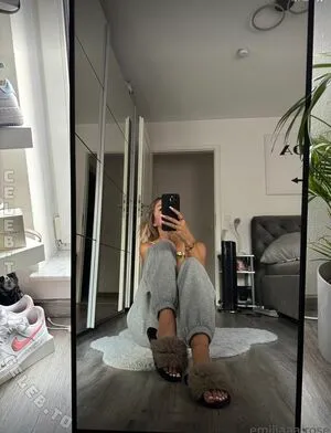 Emiliaaa Rose OnlyFans Leaked Free Thumbnail Picture - #Gn2rDn0n7H