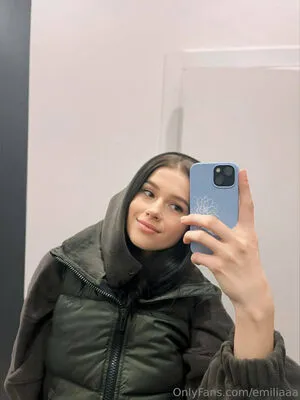 Emiliaaa OnlyFans Leaked Free Thumbnail Picture - #A5F5kql4V1