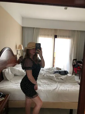 Emiliaaverie OnlyFans Leaked Free Thumbnail Picture - #DXCCENveyY