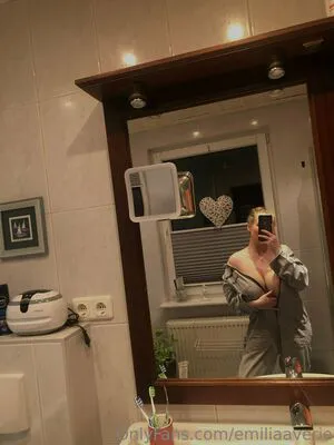 Emiliaaverie OnlyFans Leaked Free Thumbnail Picture - #b0GPv4PdW4