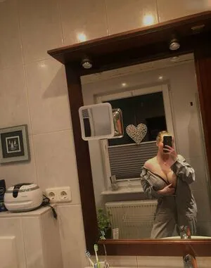 Emiliaaverie OnlyFans Leaked Free Thumbnail Picture - #sc4AT3De9l