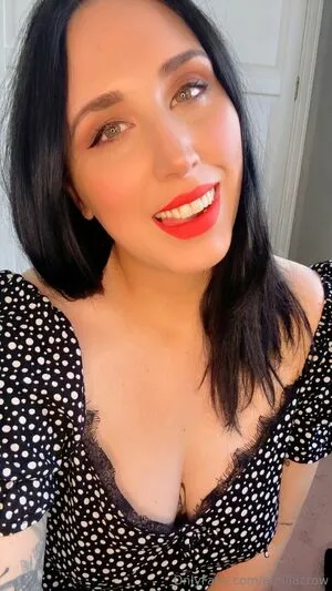 Emiliacrow OnlyFans Leaked Free Thumbnail Picture - #1x18CgD9GU