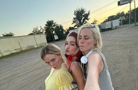 Emily Alyn Lind OnlyFans Leaked Free Thumbnail Picture - #4AiUPKSwhd