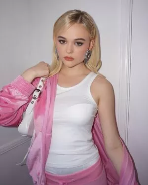 Emily Alyn Lind OnlyFans Leaked Free Thumbnail Picture - #AKksJ3uc6Q