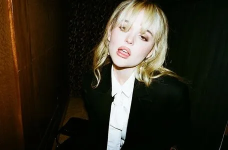 Emily Alyn Lind OnlyFans Leaked Free Thumbnail Picture - #CeMyxtiWyo