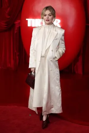 Emily Alyn Lind OnlyFans Leaked Free Thumbnail Picture - #rBvE3jes3c