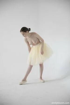 Emily Bloom OnlyFans Leaked Free Thumbnail Picture - #NNle9G7v44